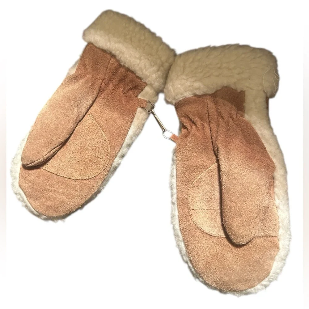 Genuine Leather Tan Shearling Mittens Fits Women’s size 6-7 Cold weather mittens